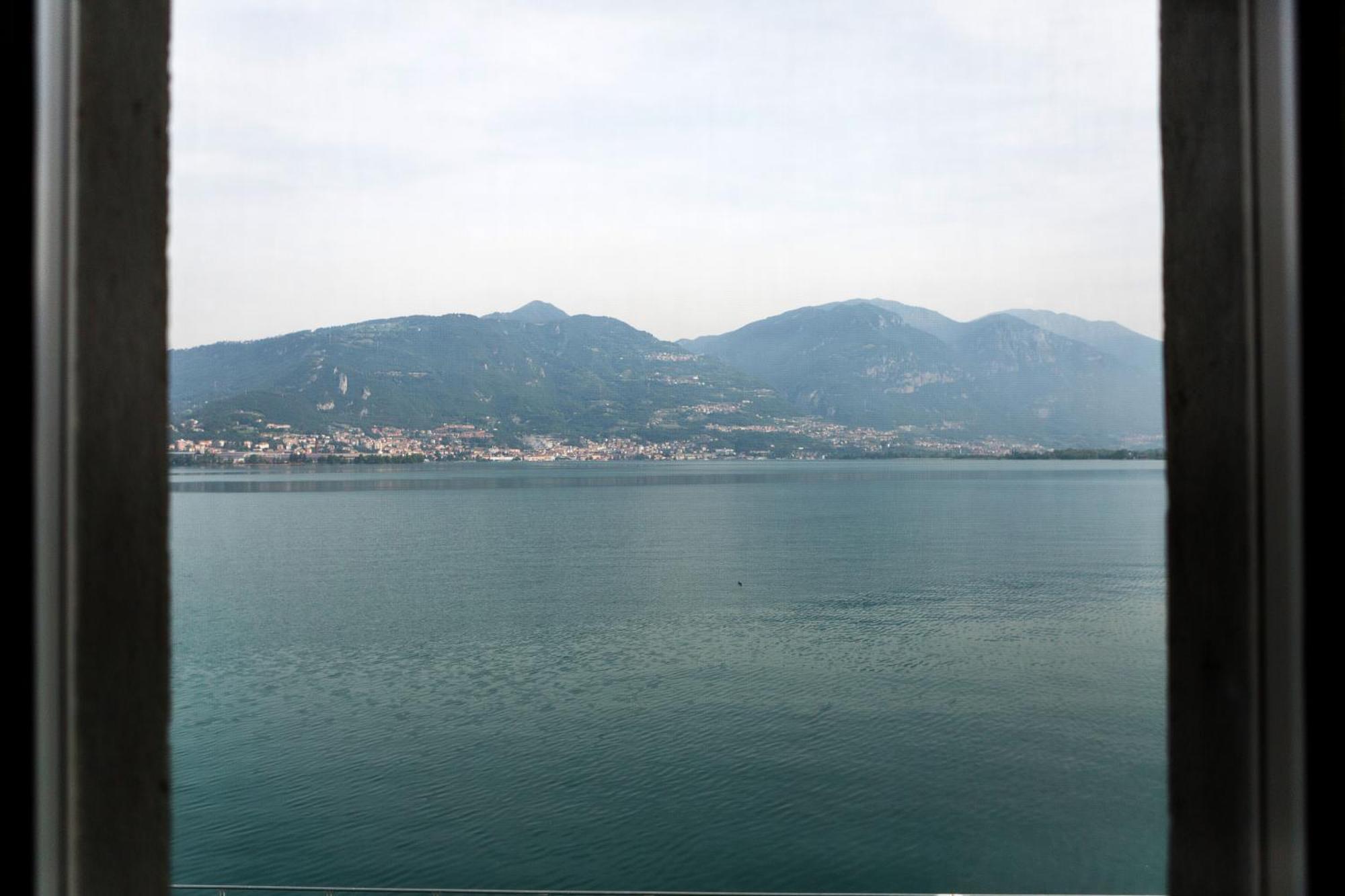 Lakefront Home Residenza Il Gallo In Riva Al Lago Pisogne Luaran gambar