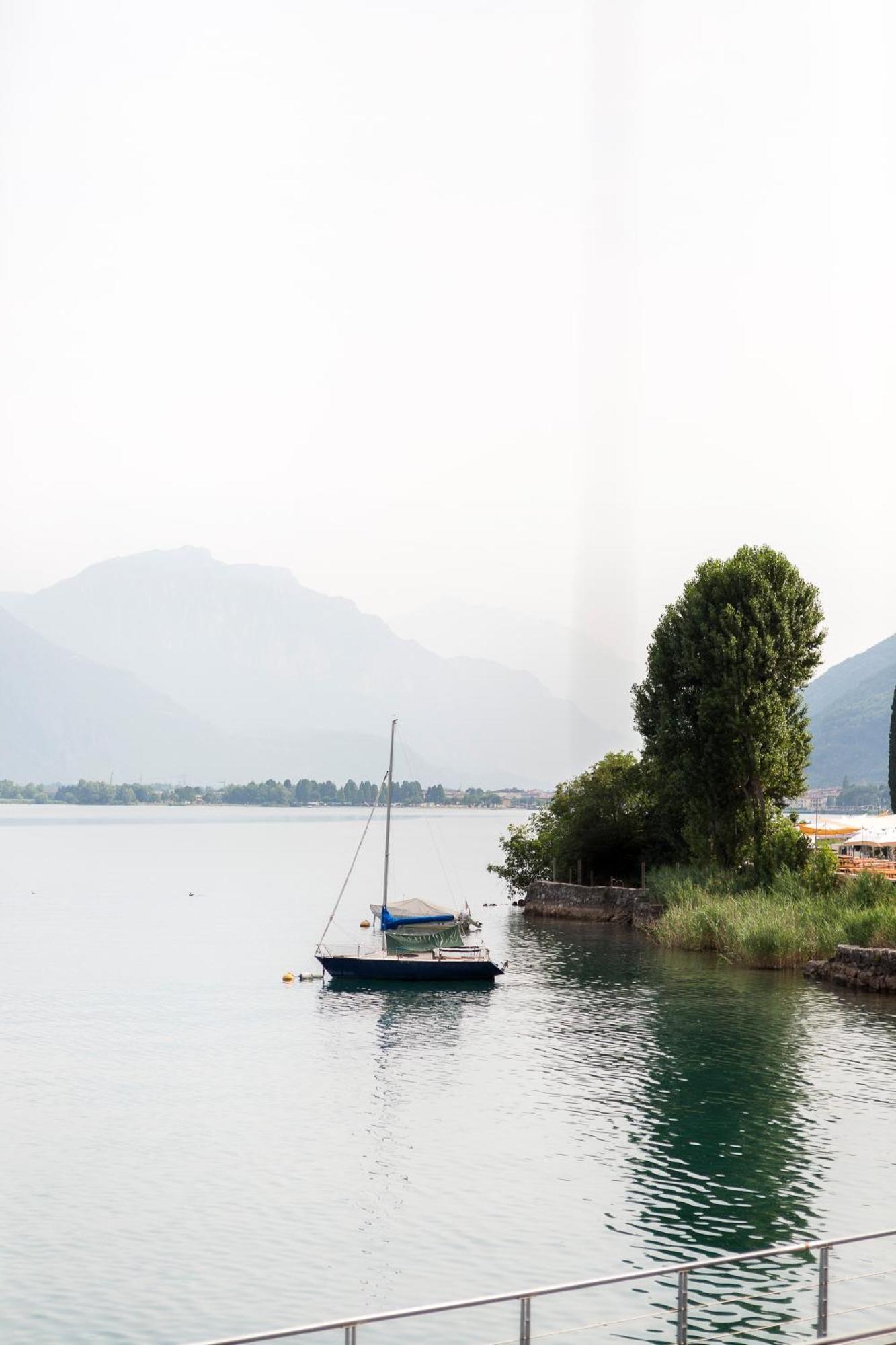 Lakefront Home Residenza Il Gallo In Riva Al Lago Pisogne Luaran gambar