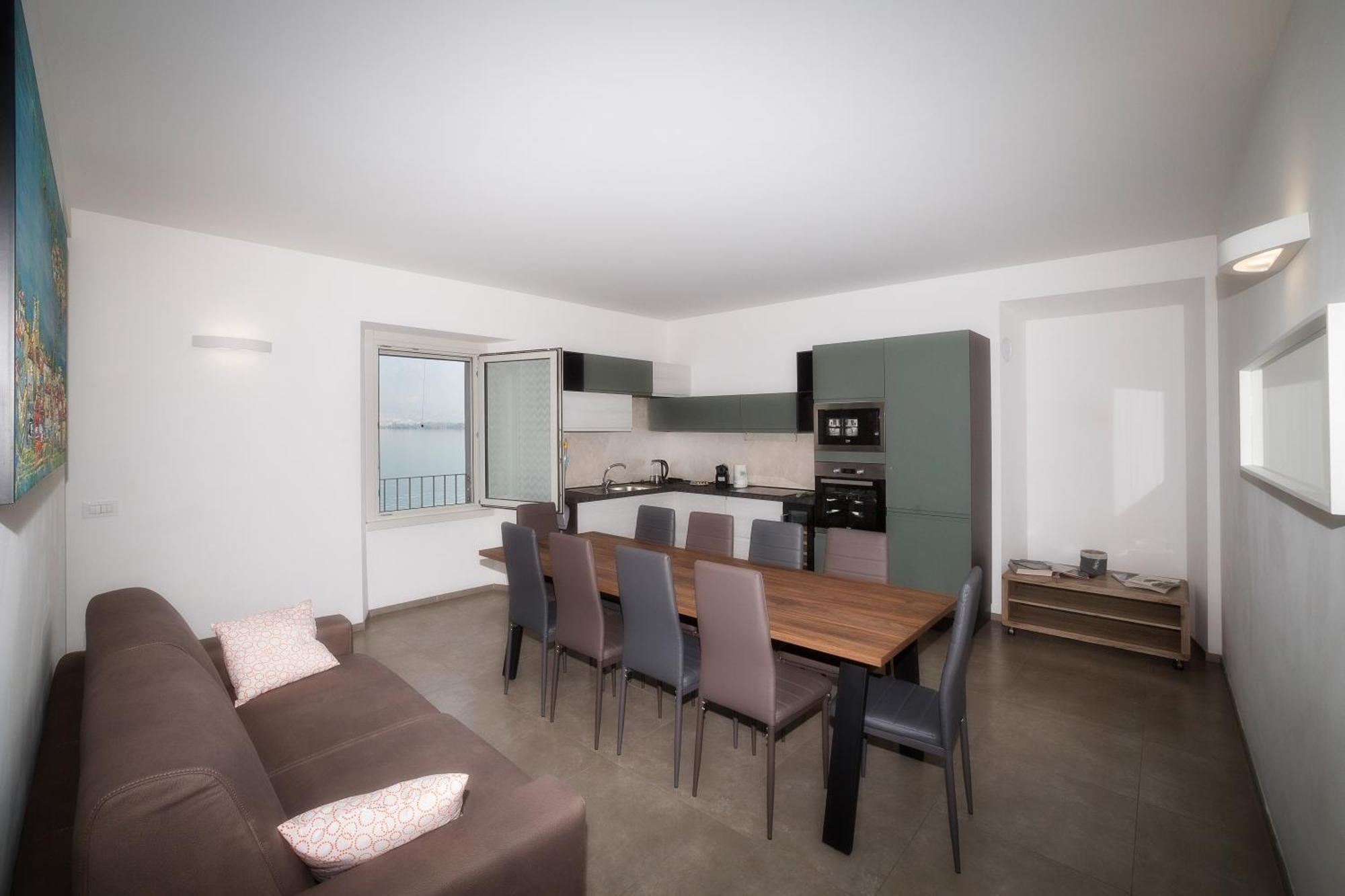 Lakefront Home Residenza Il Gallo In Riva Al Lago Pisogne Luaran gambar